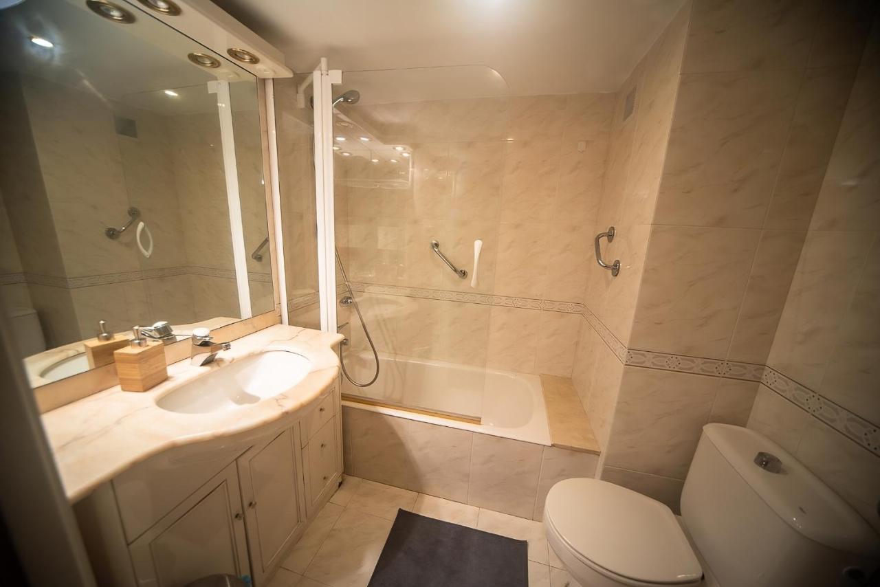 Traditional Rooms In Eixample Barcelona Exteriör bild