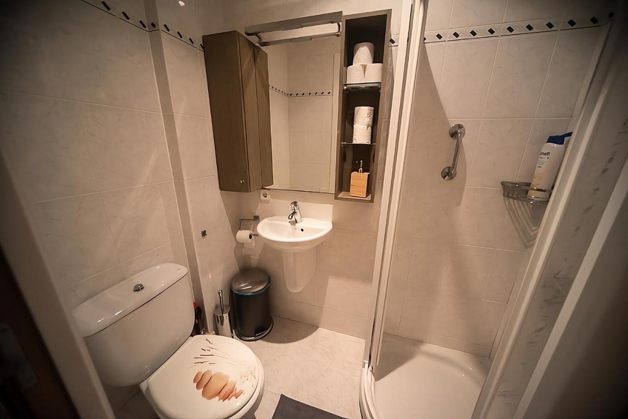 Traditional Rooms In Eixample Barcelona Exteriör bild