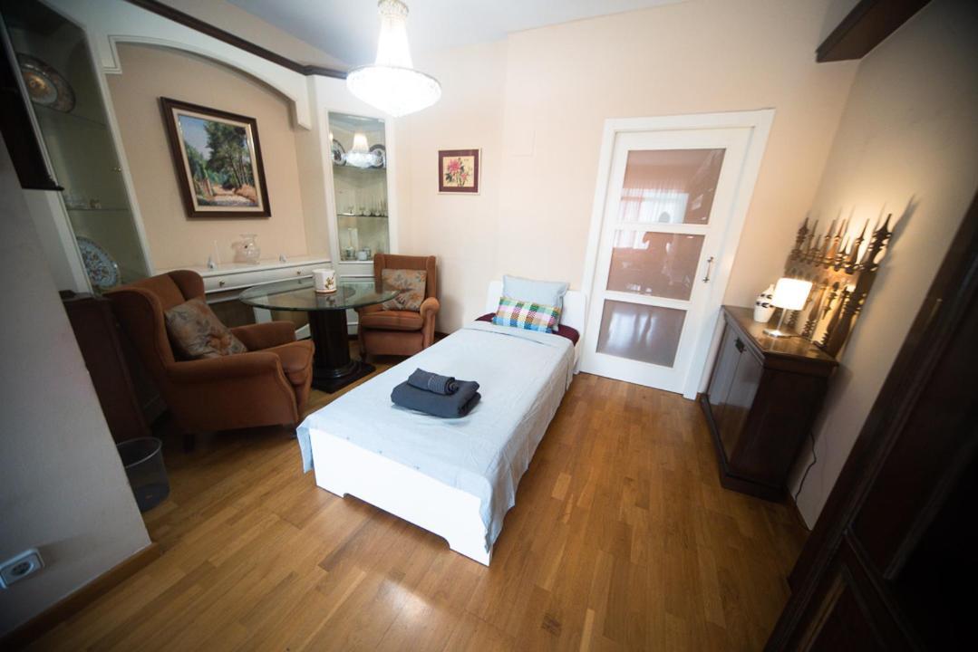 Traditional Rooms In Eixample Barcelona Exteriör bild